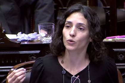 Paula Penacca, cercana a Máximo Kirchner, en la sesión de Diputados