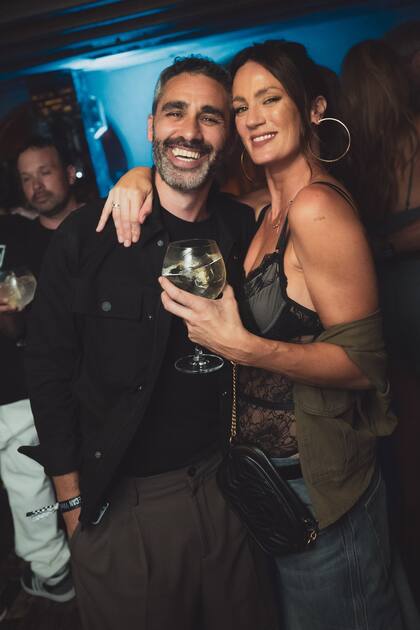 Paula posa con el Pollo Álvarez