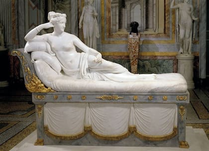 Paulina Bonaparte (cuyos restos descansan en Santa María la Mayor) inmortalizada por el escultor Antonio Canova como "Venus Victoriosa"