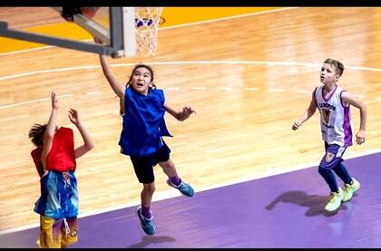 Paulina pasa muchas horas en el club entrenándose sola