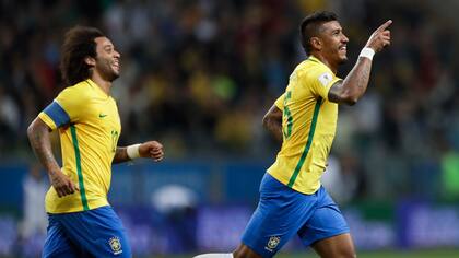 Paulinho celebra su gol ante Ecuador