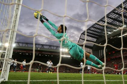 Paulo Gazzaniga, con pasado en Southampton y Tottenham, logró el ascenso con Fulham