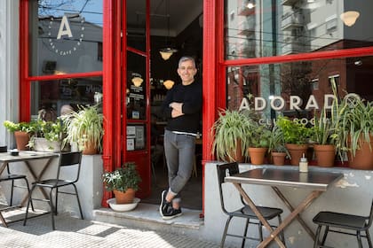Paulo Barberis es el dueño de Adorado Bar, un restaurante del barrio porteño de Palermo que acaba de abrir un local en Madrid