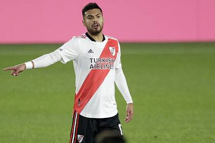 Paulo Díaz durante el partido entre River Plate y Huracán