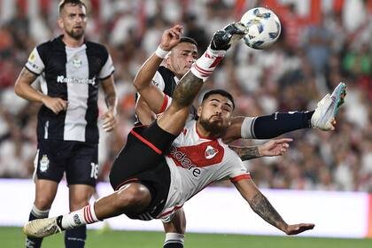 Paulo Díaz, una de las figuras de River; el chileno cometió un error que le costó un gol, pero se fue ovacionado de la cancha