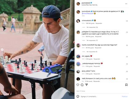 Paulo Dybala disputó una partida de ajedrez en Central Park (Foto: Instagram @paulodybala)