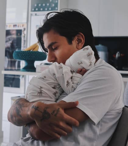 Paulo Dybala junto a su hija Gia