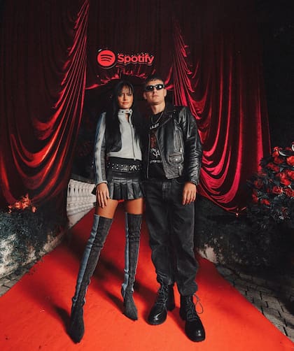 Paulo Dybala lució su atuendo rocker y causó furor junto a Oriana Sabatini