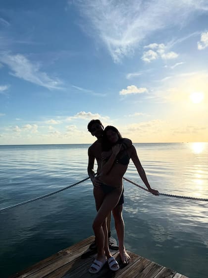 Paulo Dybala y Oriana Sabatini disfrutaron de un día de ensueños junto al mar (Foto: Instagram @orianasabatini)