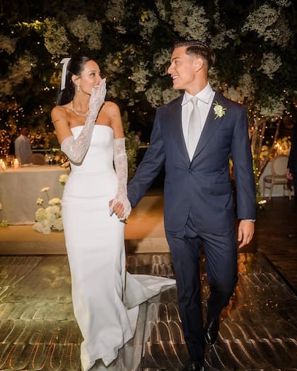 Paulo Dybala y Oriana Sabatini en la boda en Exaltación de la Cruz. Foto/Instagram: paulodybala