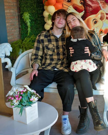 Paulo Londra y Rocío Moreno en el primer cumpleaños de Isabella