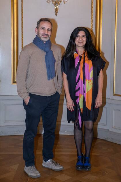 Paulo Pelayo, de Punto Impreso, a cargo de la impresión de las fotos de Marzotto, junto a la artista Susana Andrea Muscio
