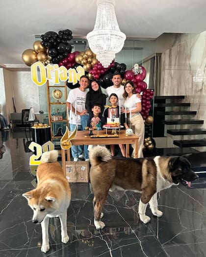 Paulo y Oriana son íntimos amigos de Leandro Paredes y Camila Galante (Foto: Instagram @orianasabatini)