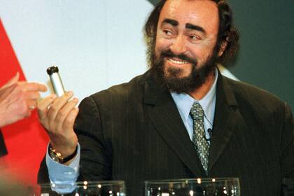 Pavarotti, en el sorteo del Mundial Italia 1990