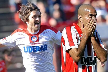 Pavlovich, autor de dos goles; Verón vio la roja y dejó a Estudiantes con 10