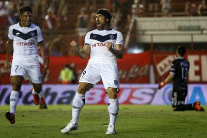 Pavone festeja en La Paternal