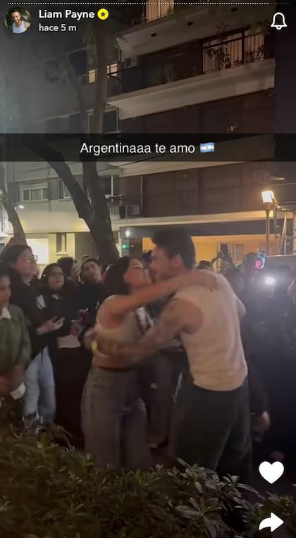Payne agradeció el cariño y los regalos (además de la camiseta argentina recibió flores y golosinas) en su cuenta de Snapchat