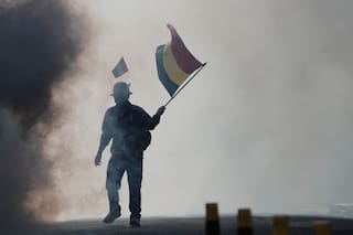 Paz mantiene el alza de combustible mientras se levantan los bloqueos en Bolivia