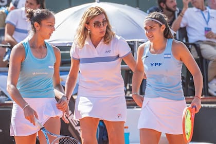 Paz, Ortenzi y Riera, en Córdoba, el mes pasado, cuando la Argentina cayó con Suiza y no logró el ascenso a la elite de la BJK Cup