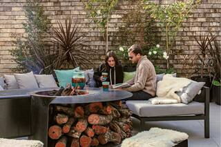 Ambientes integrados y un patio glorioso, guiaron la reforma de un depto en Martínez