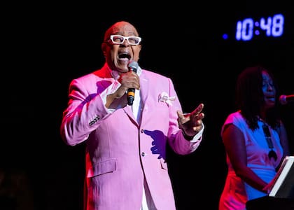 Peabo Bryson en el 4º Festival Anual de Jazz en Michigan, el 19 de junio de 2022