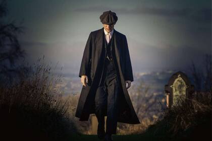  Peaky Blinders. El tema "Red Right Hand", de Nick Cave, es la cortina de la serie, pero también aparecen PJ Harvey y Jack White, The Racounters, entre otras bandas contemporáneas