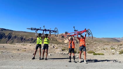 Pedaleando juntos, en los deportes y en la vida