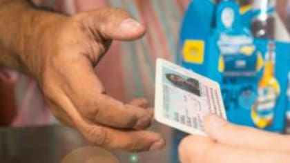 Pedir DNI cuando se compra alcohol, una práctica que debe realizarse siempre