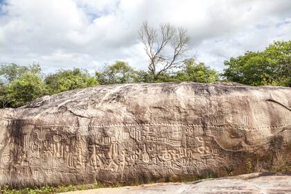 Pedra do Ingá, hallazgo arqueológico de 1920 que se encuentra en la localidad homónima.