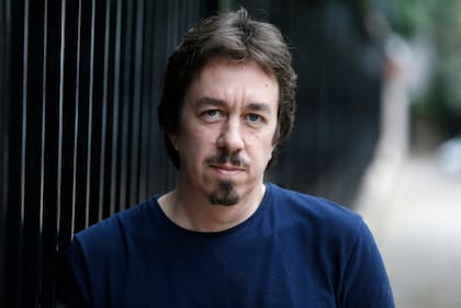 El disparador del ejercicio de Pedro Mairal: ¿en qué piensa una persona que ordena su casa luego de una fiesta?