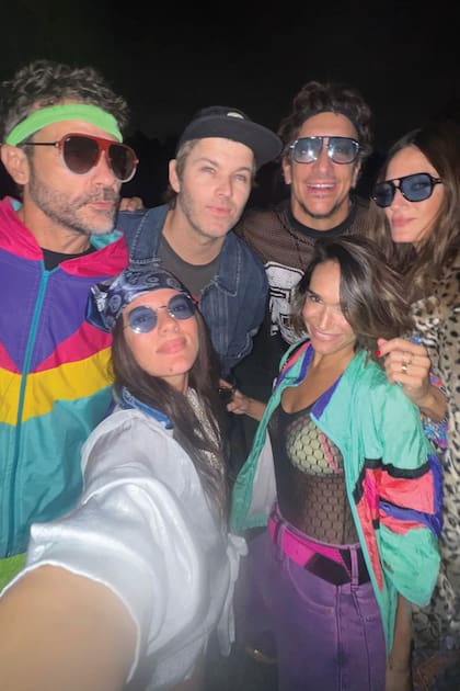 Pedro
Alfonso, Benjamín
Amadeo, Nicolás Vázquez,
Gimena Accardi y
Martina Gómez Romero,
pareja de Benja.