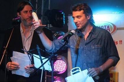 Pedro Alfonso recibiendo el choclo de oro