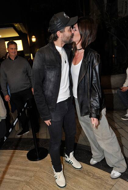 Pedro Alfonso y Paula Chaves se mostraron muy cariñosos. La pareja, una de las más sólidas del ambiente, se conoció en las pistas de ShowMatch y ya llevan diez años juntos