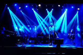 Las dos caras de Pedro Aznar, en un show en el que deslumbró como intérprete