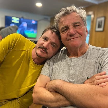 Pedro con su papá, José (Foto: Instagram @pascalispunk)