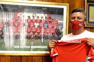 Pedro Damián Monzón será uno de los entrenadores a cargo del equipo de Independiente en el clásico del sábado frente a Racing ante la baja de Julio César Falcioni, que tiene Covid-19