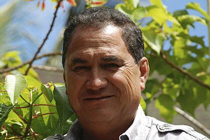 Pedro Edmunds, el alcalde de Isla de Pascua, dice que sacar la basura de la isla es muy costoso