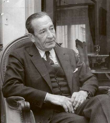 Al igual que el gobierno de Juan Doming Perón, el presidente de facto Pedro Eugenio Aramburu también negó la extradición del criminal de guerra nazi croata Ante Pavelic