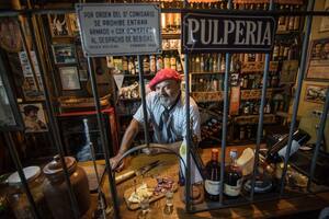 Pedro Fernández es el dueño de la Pulpería cultural El Federal en Campana.