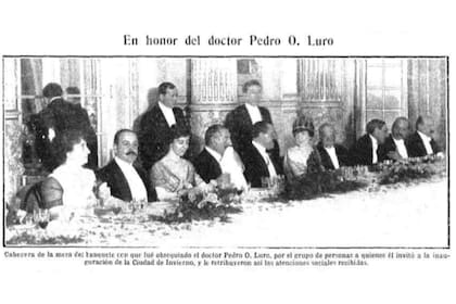 Pedro Luro y los invitados al banquete de inauguración de la Ciudad de Invierno