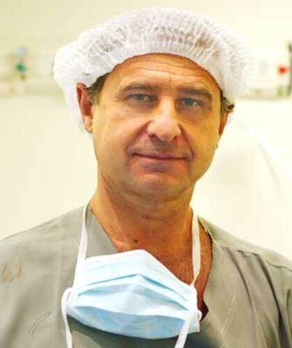 Pedro Lylyk, neurocirujano y director general de La Sagrada Familia, destaca la importancia de la rapidez en la consulta
