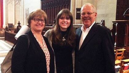 Pedro Pablo Kuczynski, junto a su esposa y su hija menor. Foto: Instagram