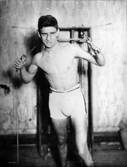 Pedro Quartucci, un joven púgil que le dio a la Argentina su primera medalla olímpica en boxeo, en los Juegos de París, en 1924