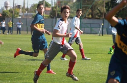 Pedro Rodríguez Ablanedo jugando un clásico ante Boca en inferiores con River