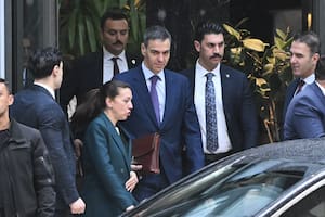 El avión de Pedro Sánchez hizo un aterrizaje de emergencia en Turquía y el líder tuvo que quedarse a pasar la noche