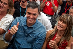 Pedro Sánchez defiende los trenes españoles tras dos accidentes mortales y promete "justicia"