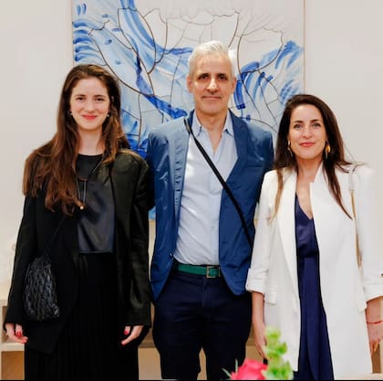 Pedrosa con Laura Hakel y Verónica Flom, de la Fundación Ama Amoedo, durante la reunión organizada en el marco de Art Basel Miami Beach