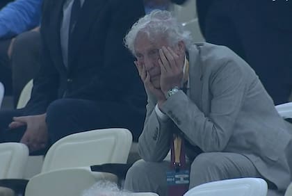 Pekerman, emocionado durante la final entre la Argentina y Francia, en Qatar 2022