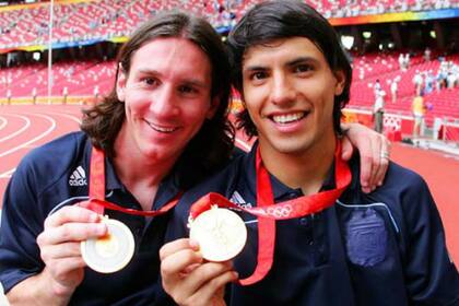 Pekín 2008 y las chombas con parches en el festejo