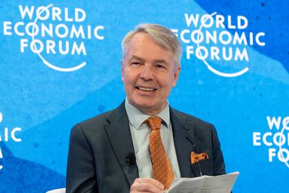 Pekka Haavisto, ministro de Asuntos Exteriores de Finlandia, asiste a la sesión "Perspectivas geopolíticas" en la reunión anual del Foro Económico Mundial en Davos-Klosters. 